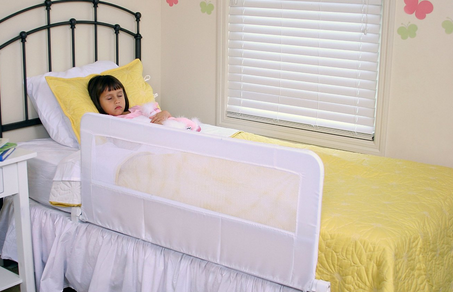 Regalo可調式床邊圍欄 – 亞馬遜Baby熱銷商品推薦